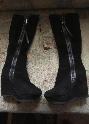 Замшевые стильные зимние  сапоги европейка на платформе