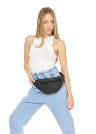 Жіноча чорна сумка через плече на пояс для стильних модниць, які люблять комфорт4 фото