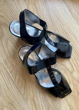 Босоніжки чорні жіночі gamis на товстому каблуці вечірні лаковані літо осінь весна 36 розмір