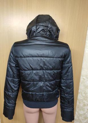 Черная спортивная короткая куртка с капюшоном пуховик superdry5 фото