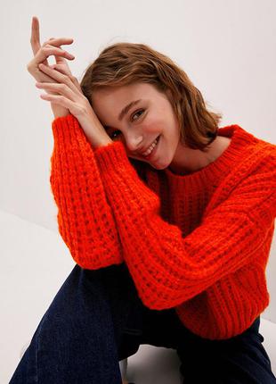 Тёплый вязаный свитер из крупной вязки красный оранжевый с длинным рукавом свободный оверсайз зимний укороченый короткий1 фото