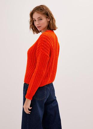Тёплый вязаный свитер из крупной вязки красный оранжевый с длинным рукавом свободный оверсайз зимний укороченый короткий5 фото