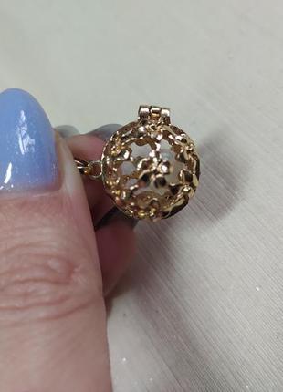 Локет на магніті