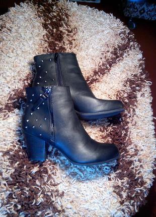 Ботиночке на каблучке/полусапожки. graceland