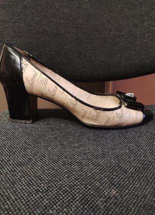 Італійські туфлі.