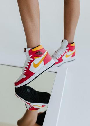 Женские кроссовки nike air jordan 1 retro high og light fusion red10 фото