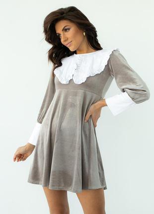 Велюровое платье с оригинальным воротником и манжетами3 фото
