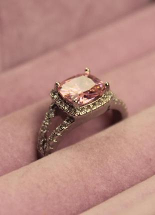 Кольцо с квадратным розовым камнем каратник3 фото
