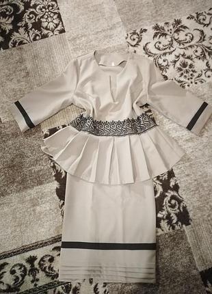 Жіночий бежевий костюм-спідниця і блуза 50 р