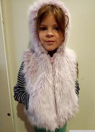 Меховой детский жилет жилетка безрукавка с капюшоном на молнии от бренда girl2girl4 фото