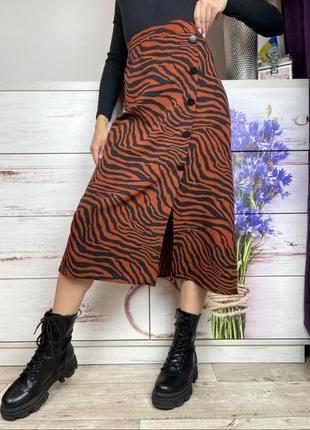 Юбка миди а -силуэта в тигровый принт  primark(размер 12)1 фото