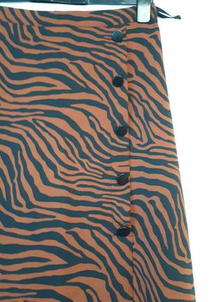 Юбка миди а -силуэта в тигровый принт  primark(размер 12)5 фото