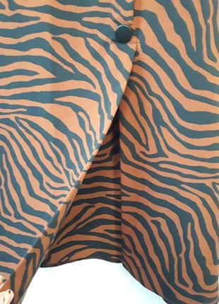 Юбка миди а -силуэта в тигровый принт  primark(размер 12)8 фото