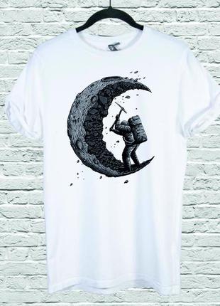 Футболка з принтом digging the moon
