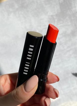 Яркая матовая губная помада bobbi brown creamy matte lip color