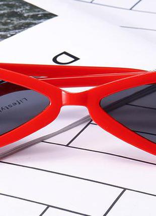 Треугольные стильные очки солнцезащитные красный1 фото