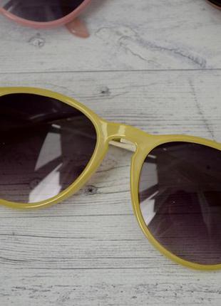 Сонцезахисні окуляри з металевими дужками жовтий1 фото