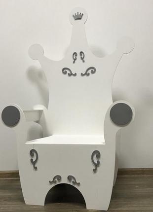 Дитяче крісло трон з срібними елементами
