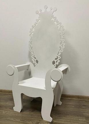 Дитяче крісло трон з дерева з ажурними спинкою new на день народження