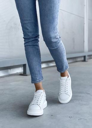 Alexander mcqueen женские белые кроссовки 🔺 александр маквин10 фото