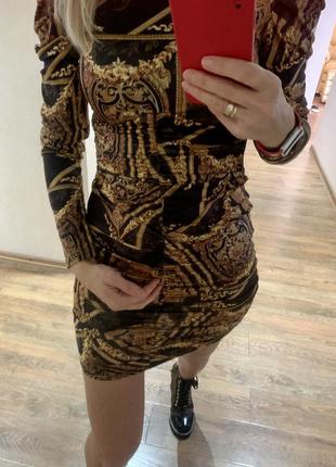 Стильна ефектна сукня драпіровка рукав ліхтарик в стилі versace3 фото