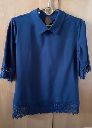 Блузка жіноча темно-синя з мереживом