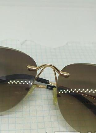 Солнцезащитные очки с камнями на дужках1 фото