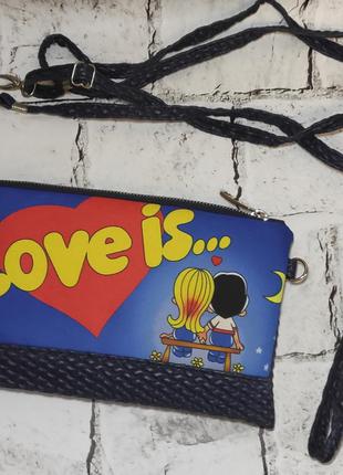 Сумка клатч через плечо принт love is