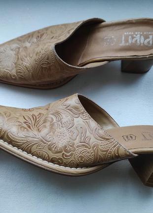 Сабо шкіряні беж з тисненням