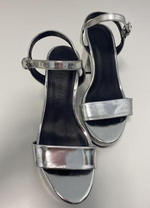 Срібні туфлі-босоніжки бершка
