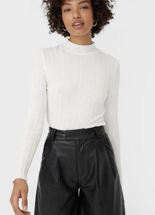 Водолазка гольф від stradivarius ribbed semi tartle neck sweater