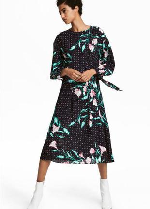 Стильное платье в цветочный принт h&m платье платья
