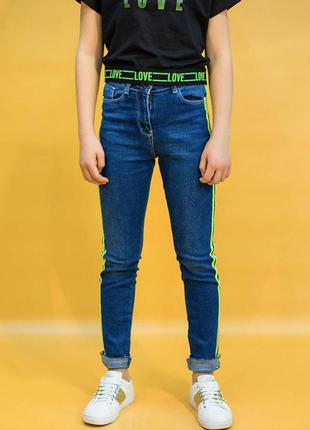 Джинсы синего цвета с лампасами (134 см.)  a-yugi jeans 2125000659442