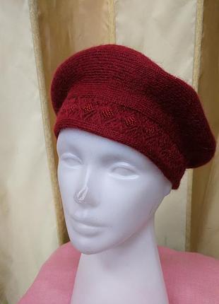 Берет бордовый на ножке с бисером впереди