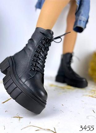 Черевики, натуральна шкіра.