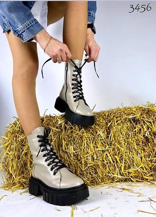 Черевики, натуральна шкіра.