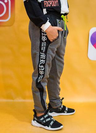 Штаны спортивные с надписями для мальчика (134 см.)  marions 2125000681214