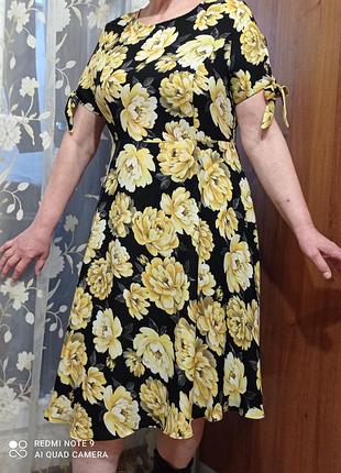Плаття літнє з квітковим принтом!