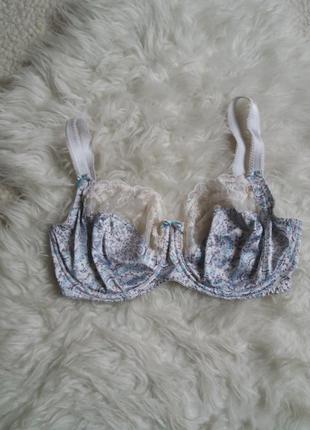 Бюстгальтер з мереживними вставками на шикарний бюст і маленький об'єм під грудьми