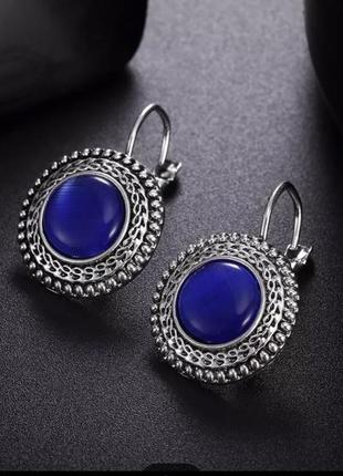 Серьги- гвоздики с синим камнем в стиле «бохо»