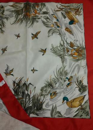 Красивый фирменный платок