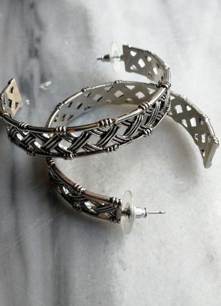 Серьги кольца узоры переплетённые тёмно-серебристый цвет