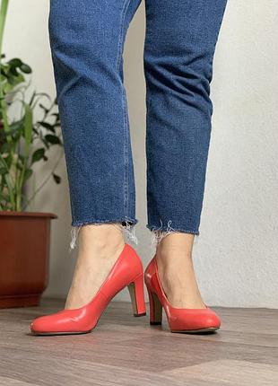 Класичні човники туфлі на підборах