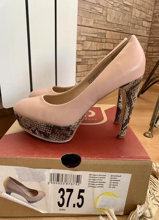 Туфли розовые в принт