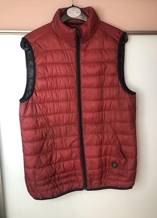 Безрукавка жилетка