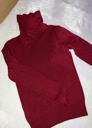 Красная водолазка