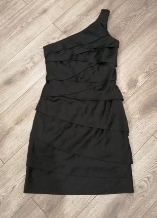 Чёрное коктельное платье на одно плечо2 фото