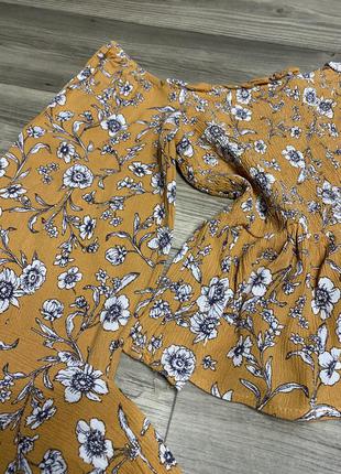 Красивая блуза-жатка с открытыми плечами в цветочный принт8 фото