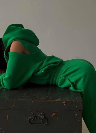 Спортивний костюм з вирізами на плічках