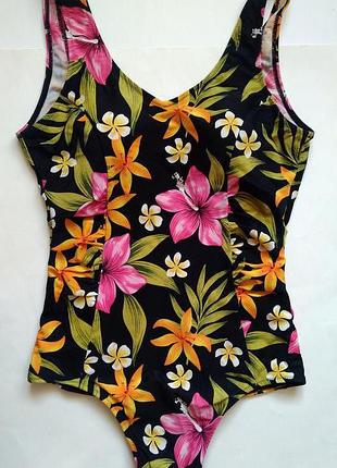 16-18 изумительный добротный цветочный цельный купальник с утяжкой, на чашку в-с